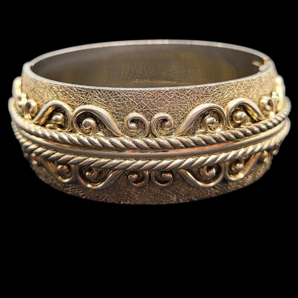 Whiting‎ Davis Luxe Gold Texture Clamper Bracelet Vintage Glam Statement